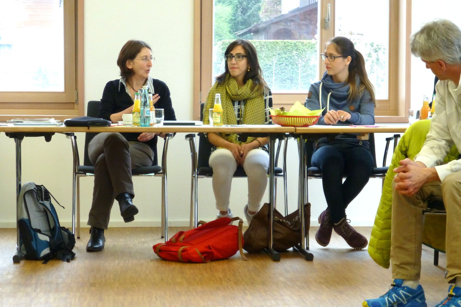 Drei Frauen, Kleingruppe im Gespräch