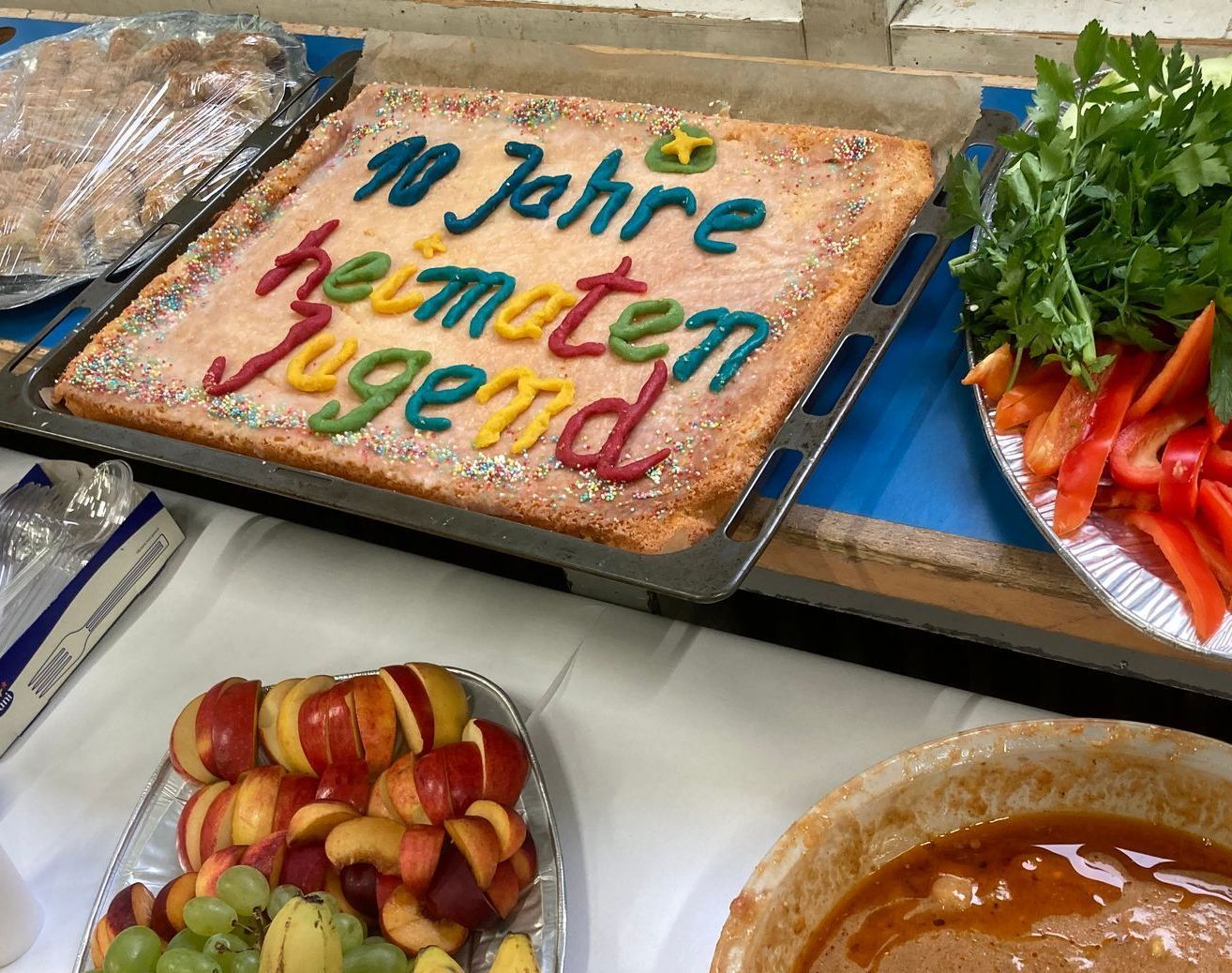 rechteckige Torte: 10 Jahre heimaten-Jugend