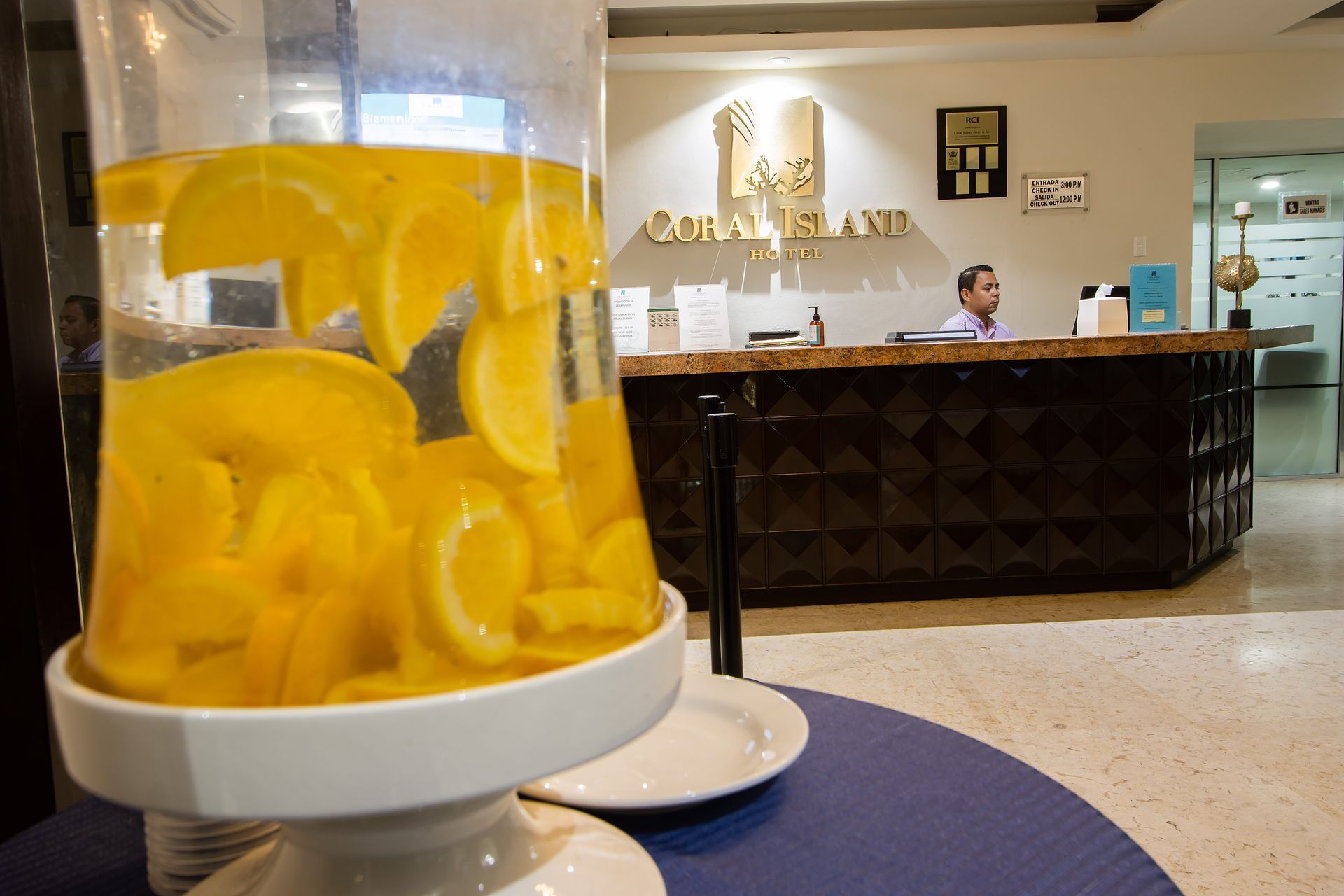 Refrescante bebida de cortecía