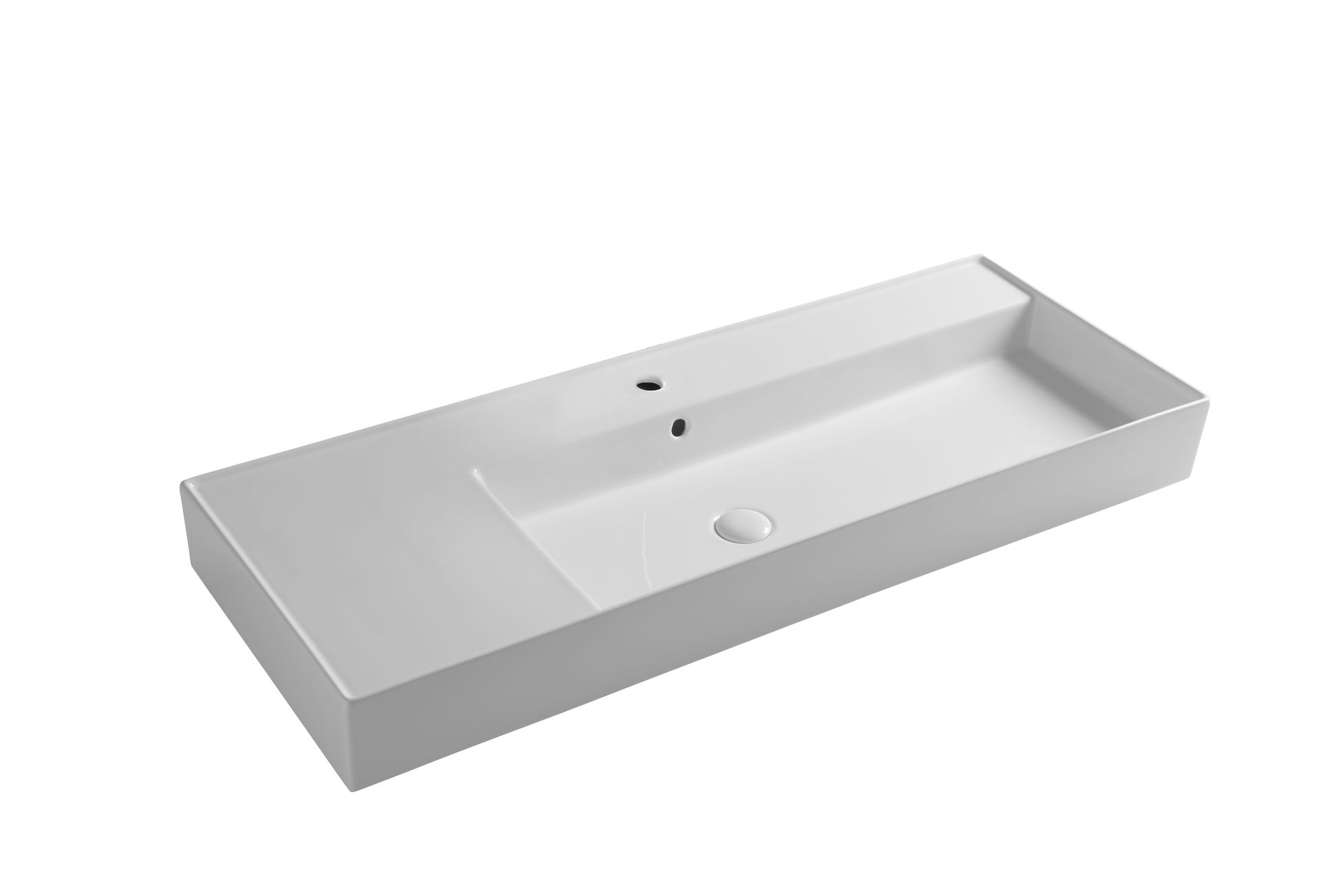 Lavandino da bagno rettangolare in ceramica bianca con piano d'appoggio integrato.