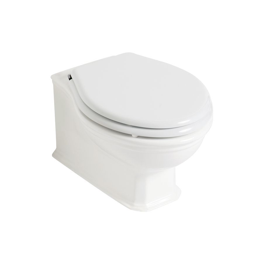 Un WC in ceramica bianca, a filo muro, con il coperchio chiuso.