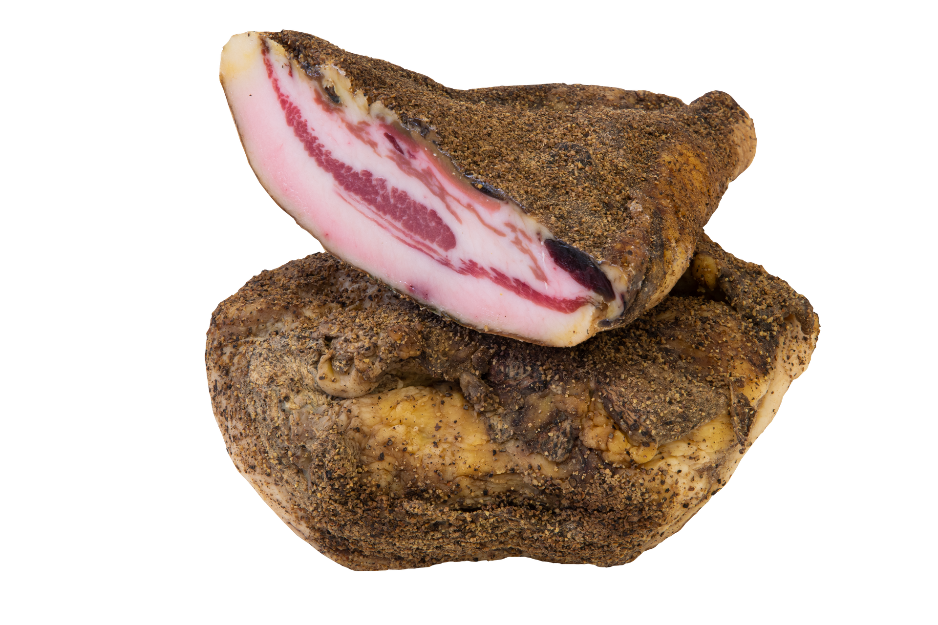 Due fette di pancetta stagionata, una delle quali tagliata per mostrare la marezzatura rosa e bianca.