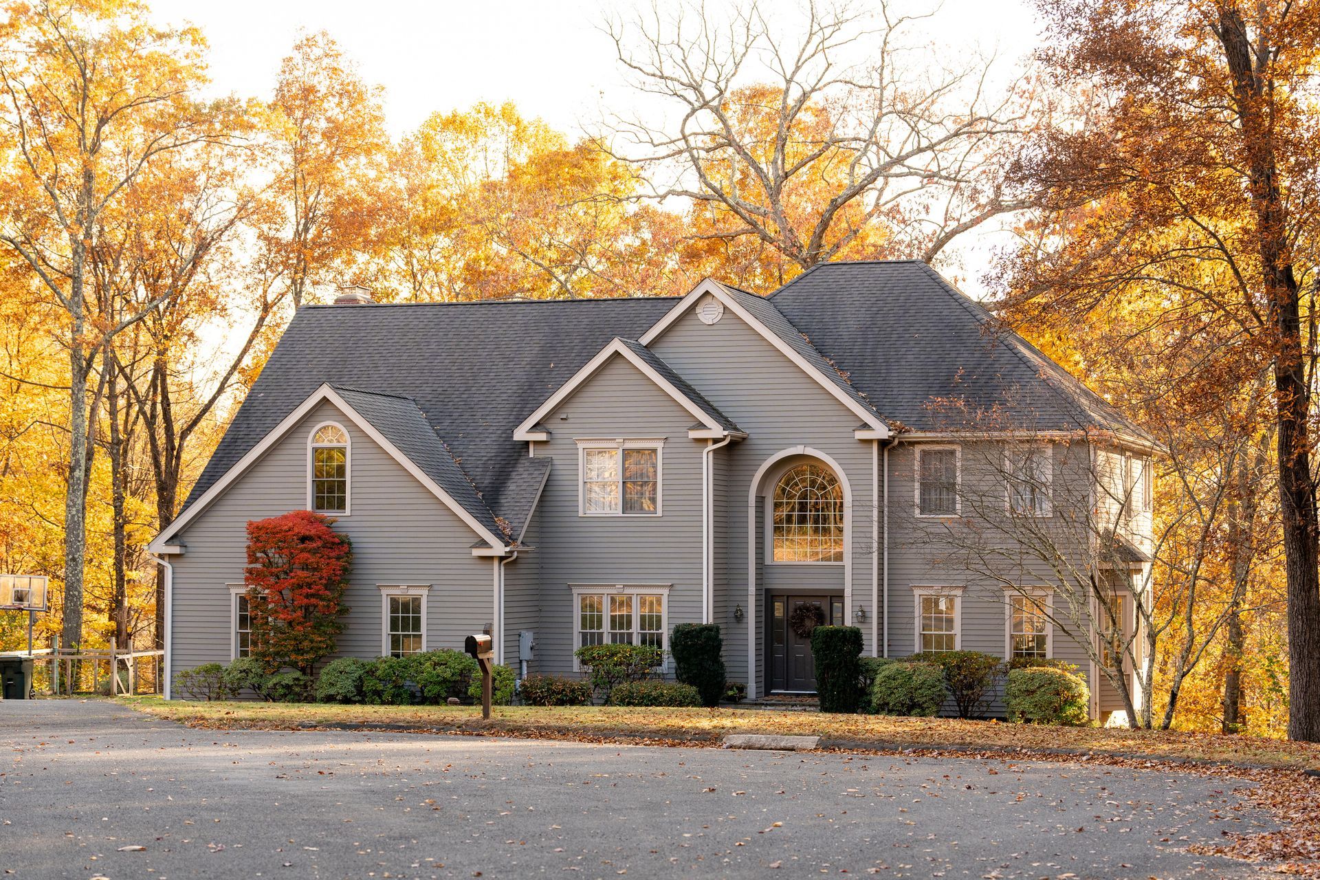 A large house with a mailbox in front of it.