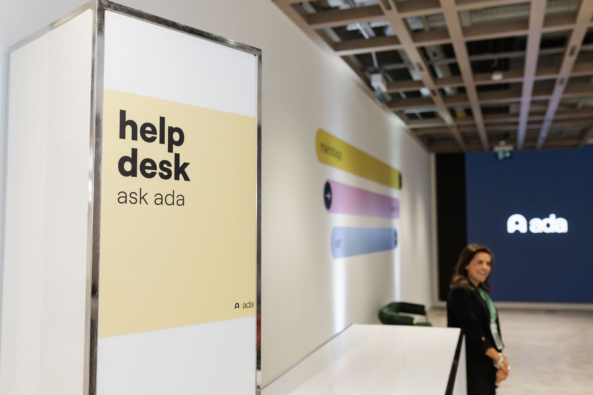 Help desk sign with text 