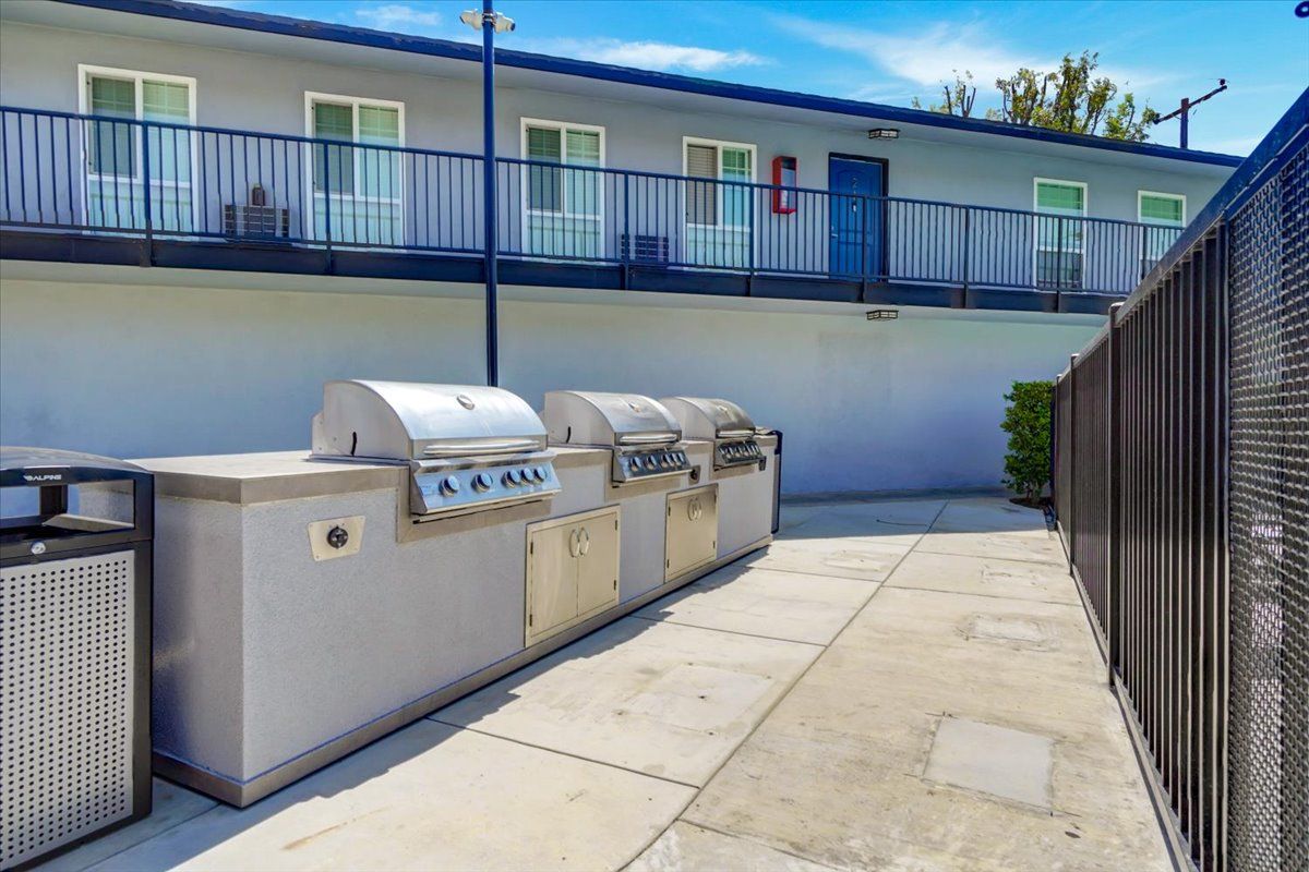 Avignon community BBQ grill