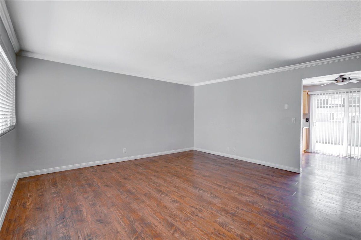 Avignon building interior livingroom unfurnished