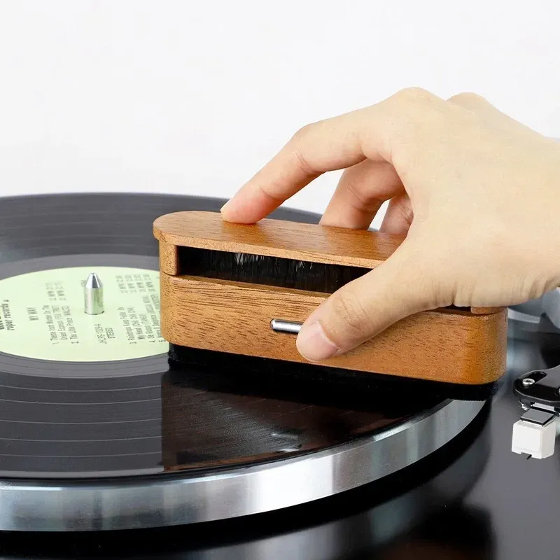 Anti-Static carbon fibre and velvet vinyl record cleaning brush.