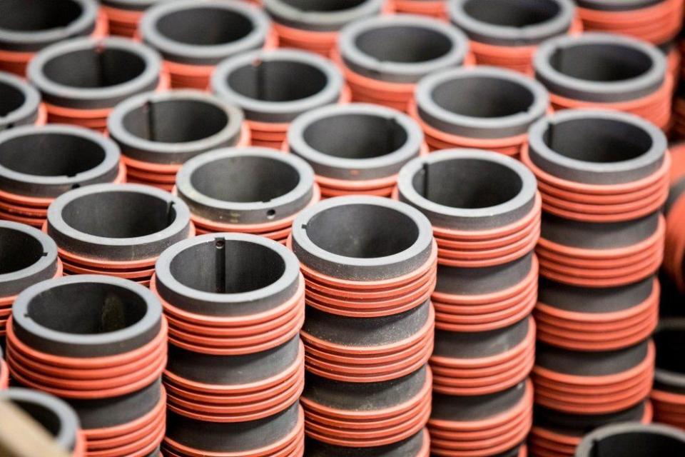 Producing small rubber parts