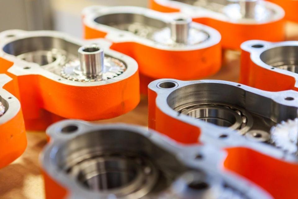 Producing small metal parts
