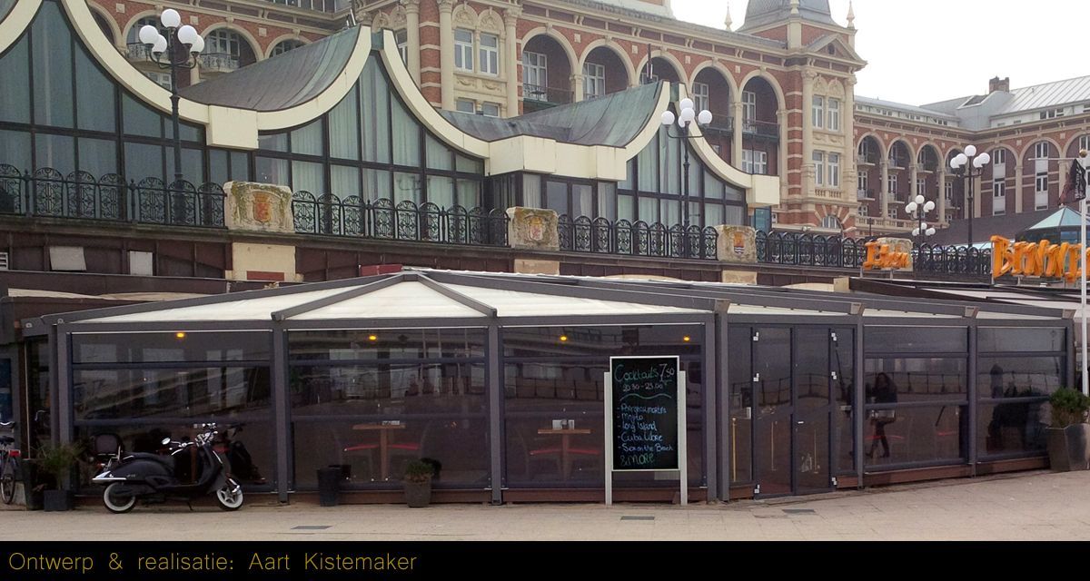 Toch wel mooi om te zien dat dit deel van het restaurant altijd volzit. Deze overkaping is snel terug verdiend.