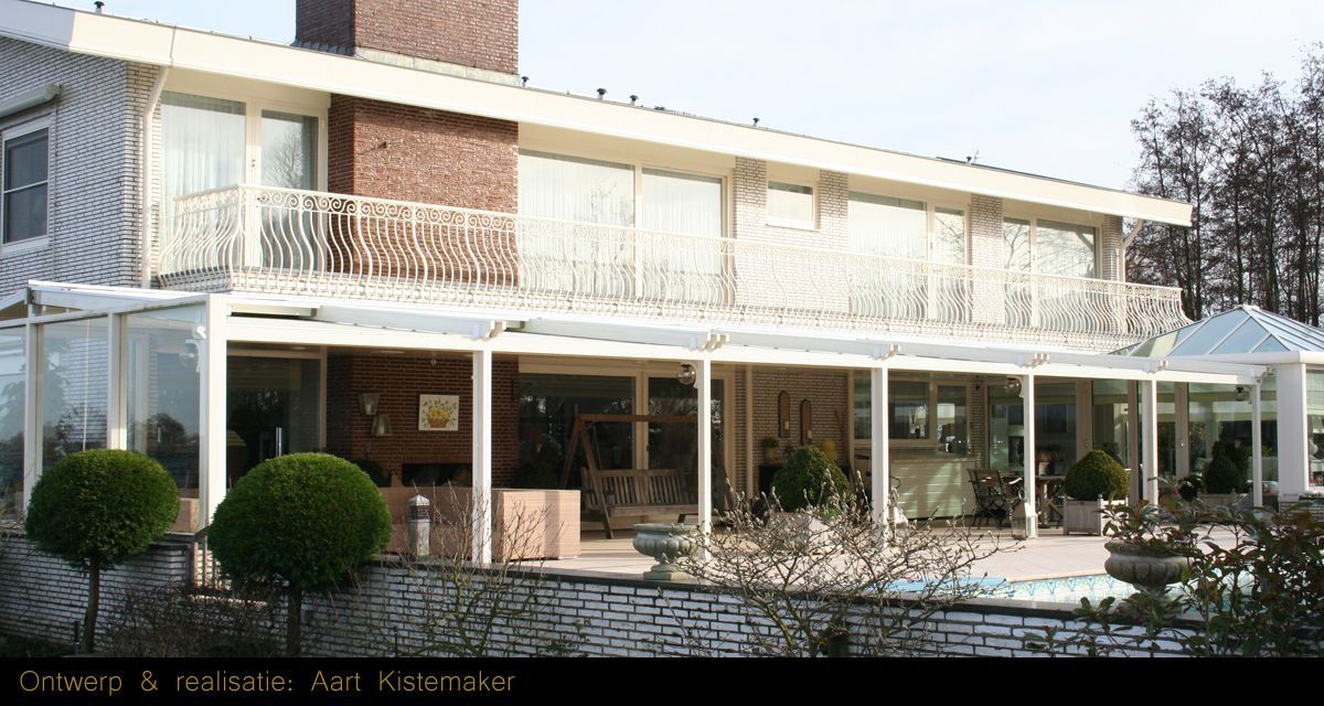 Een restaurant?  Nee, gewoon een grote woning met 17mtr. overkapping.