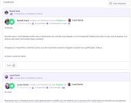 Captura de tela desfocada de um feed de mídia social com duas publicações, ícones de perfil e comentários visíveis.