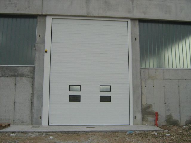 Portoni sezionali industriali 8