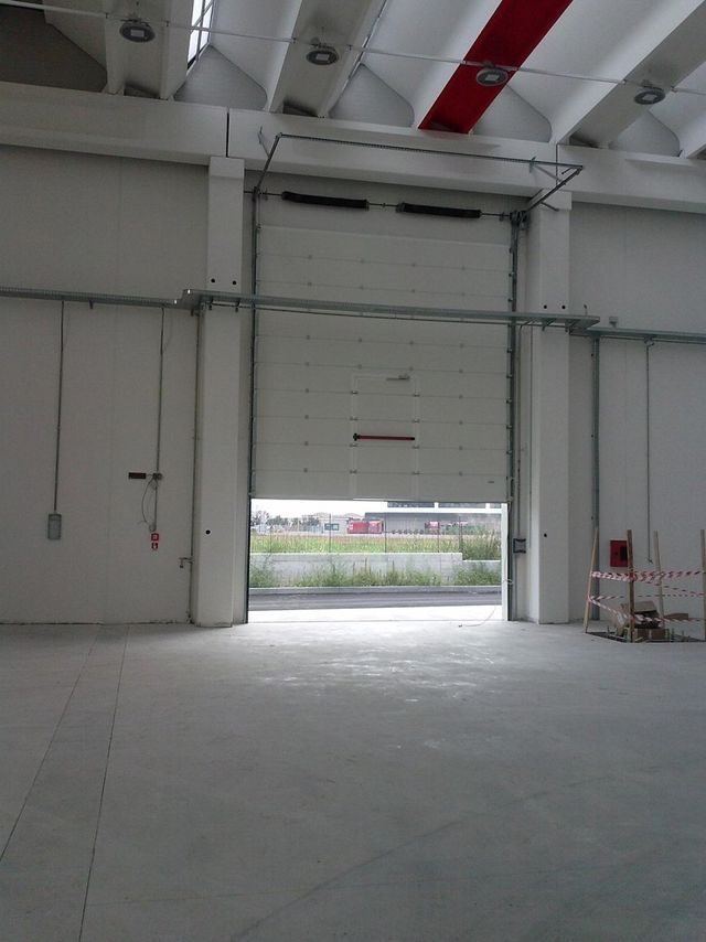 Portoni sezionali industriali 5