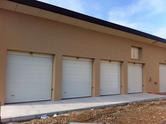 Portoni sezionali residenziali 4