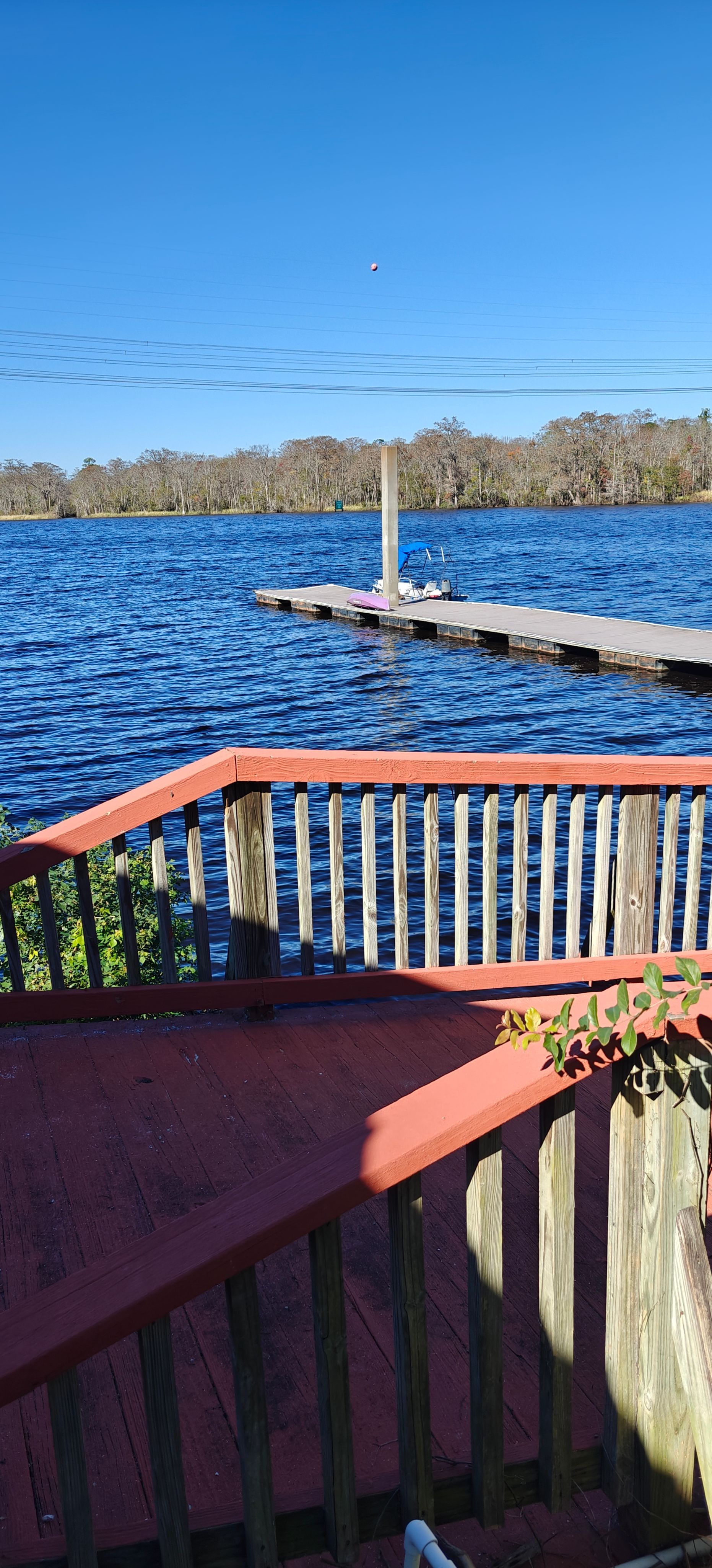 A boat is docked at a dock on a lake