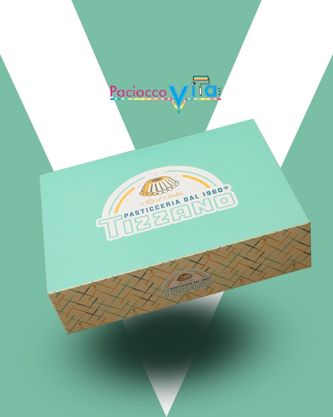 Scatola per prodotti turchese con logo e base con motivo marrone su sfondo verde e bianco.