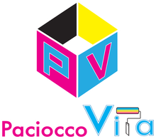 Logo di Paciocco Vita con un cubo colorato e testo rosa-blu su sfondo bianco.