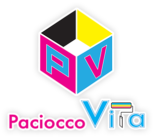 Logo di Paciocco Vita con un'icona a forma di cubo colorato e testo rosa-blu su sfondo bianco.