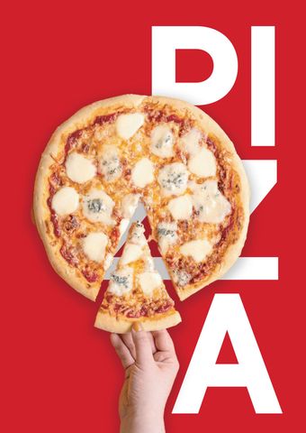 Pizza con una fetta mancante, tenuta da una mano, su sfondo rosso con grandi lettere bianche.