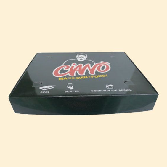 Scatola di cartone nera del marchio Civo con logo rosso su sfondo beige.