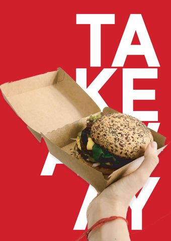 Mano che tiene aperta una scatola da asporto con un hamburger su sfondo rosso e un grande testo bianco