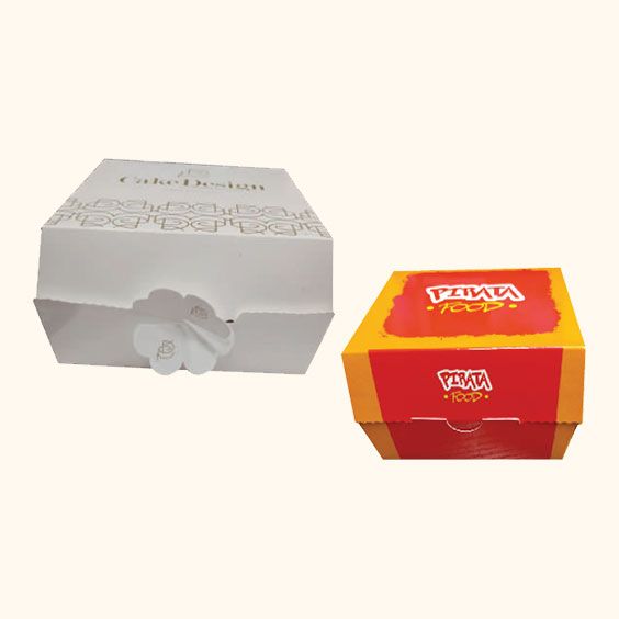 Due piccole scatole di cartone per snack, una bianca e una rosso-arancio, con chiusura a linguetta pieghevole su sfondo neutro
