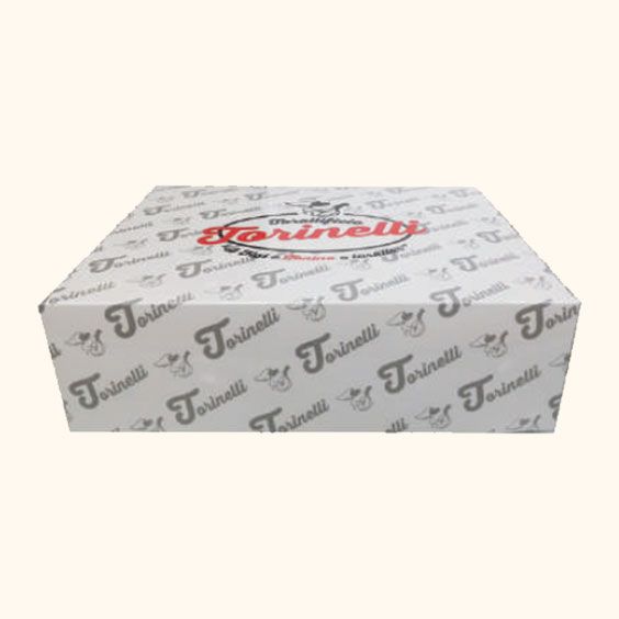 Scatola da forno bianca a marchio Toufah con logo rosso sul coperchio e motivo a logo ripetuto grigio sui lati.
