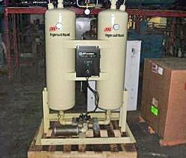 A machine is sitting on top of a wooden pallet.