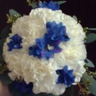 White and blue flower bouquet on a dark background