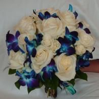 White and blue-purple rose bouquet in a vase