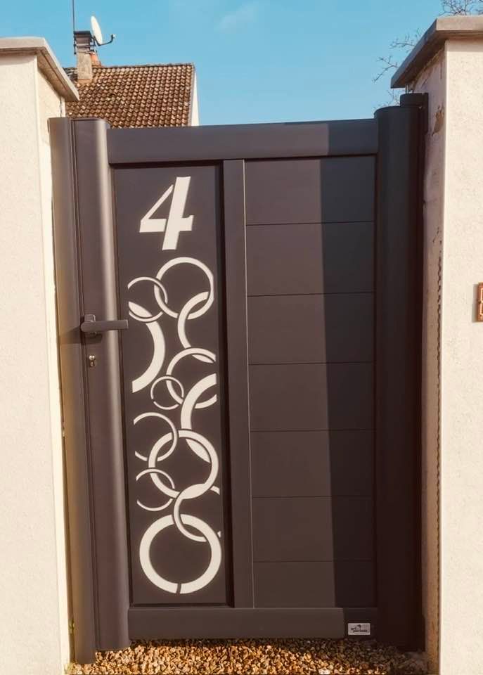 Portillon en aluminium de Trihome Menuiseries.