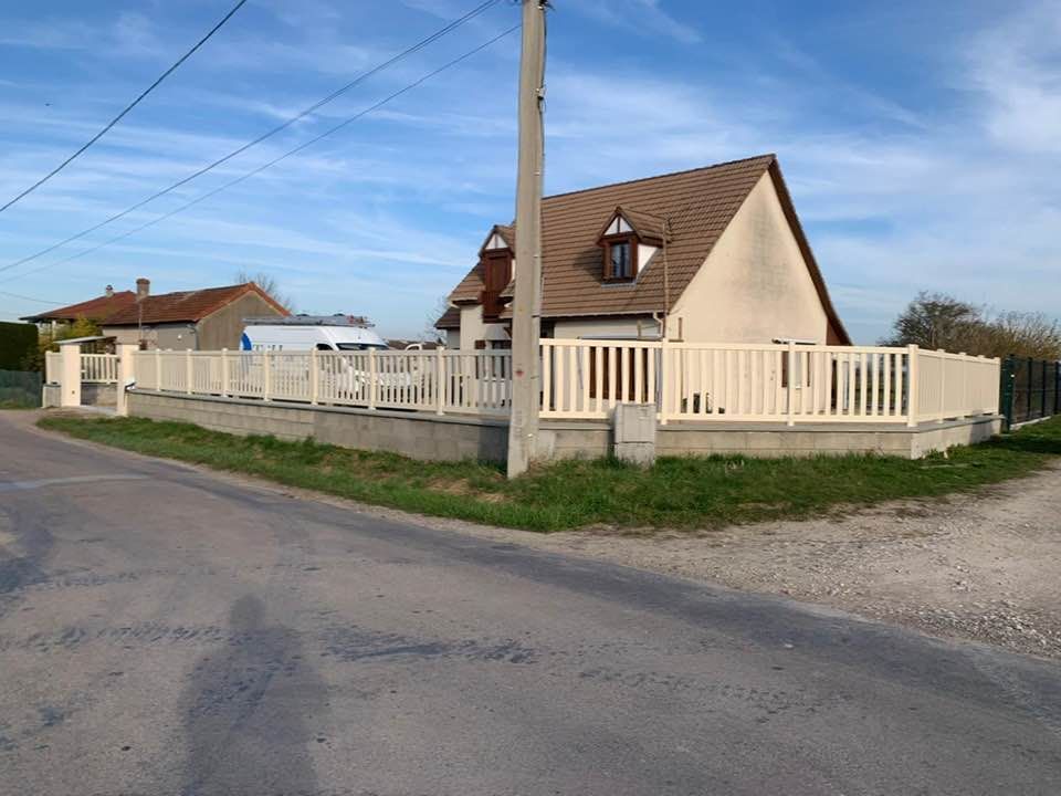 A Gergy (71) bel ensemble Clotures aluminium sur mesure et portail coulissant associé! by Trihome Menuiseries