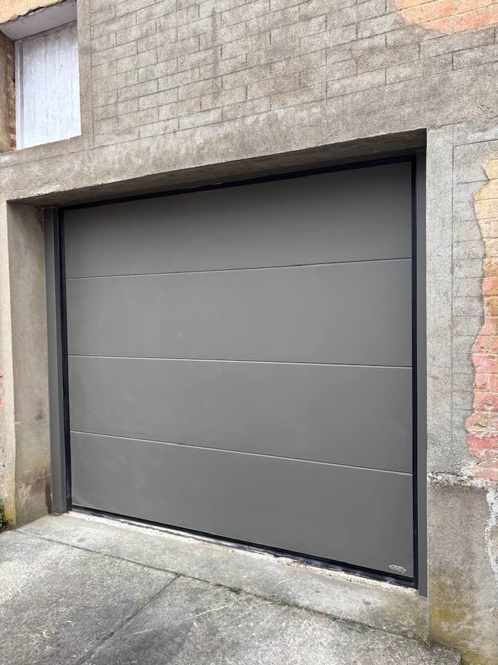 Pierre de Bresse porte de garage sectionnelle motorisée installée 
Motorisation garantie 5 Trihome agréé DEA pro partner ?

