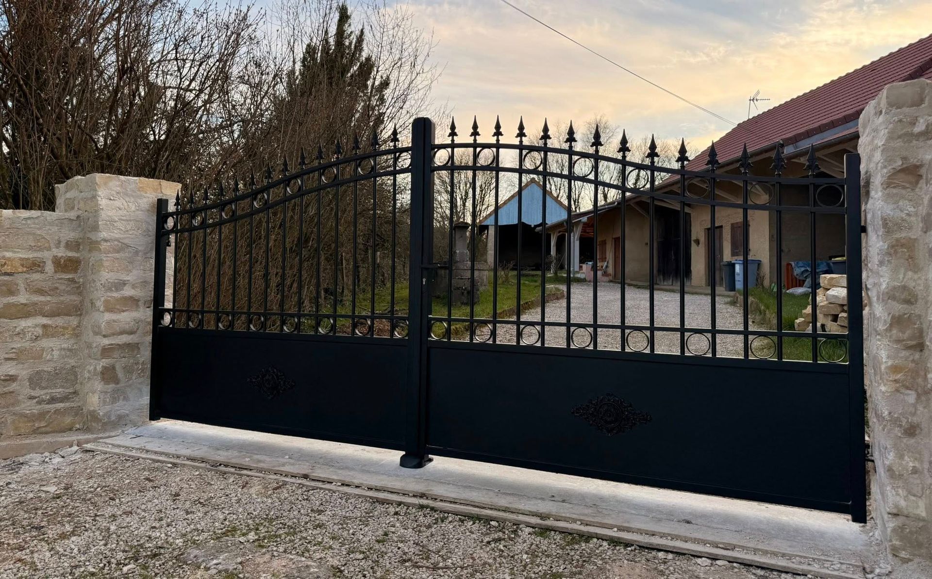 portail noir alu forgé soudé