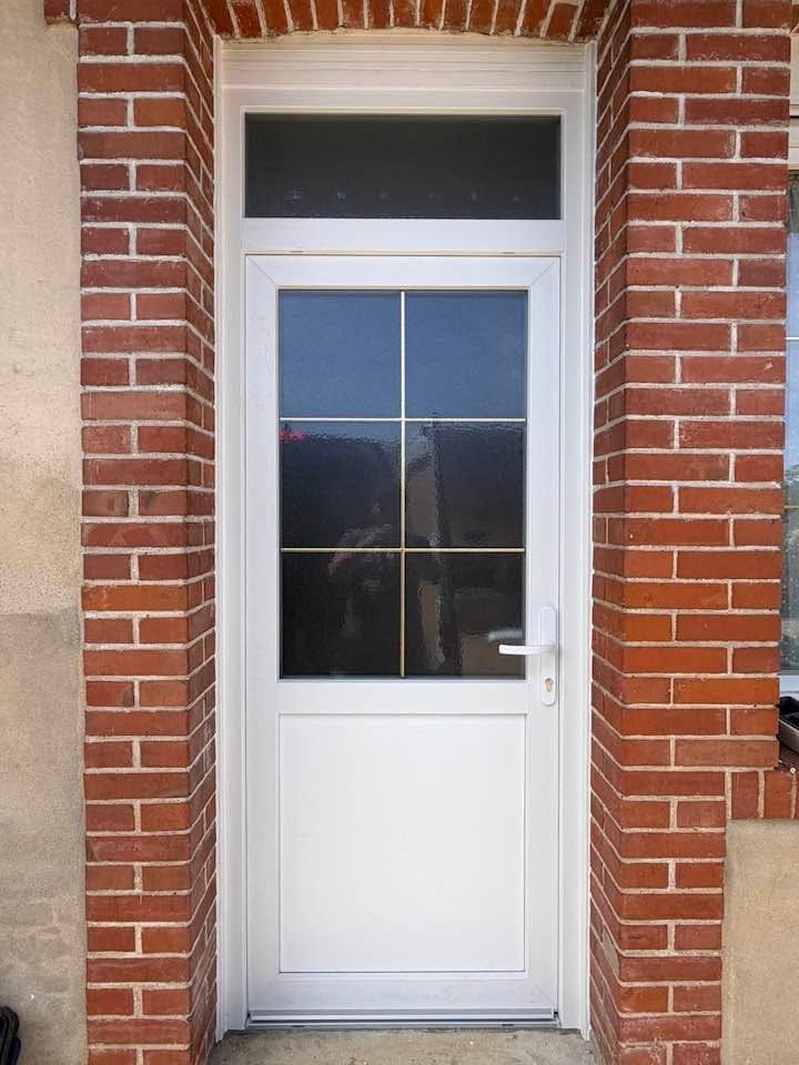 Porte d'entrée PVC by Trihome Menuiseries 71