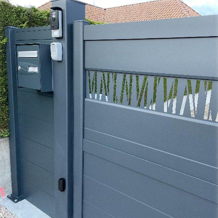 Portail motorisé via moteur DEA Geko installé par TRIHOME Menuiseries à Louhans