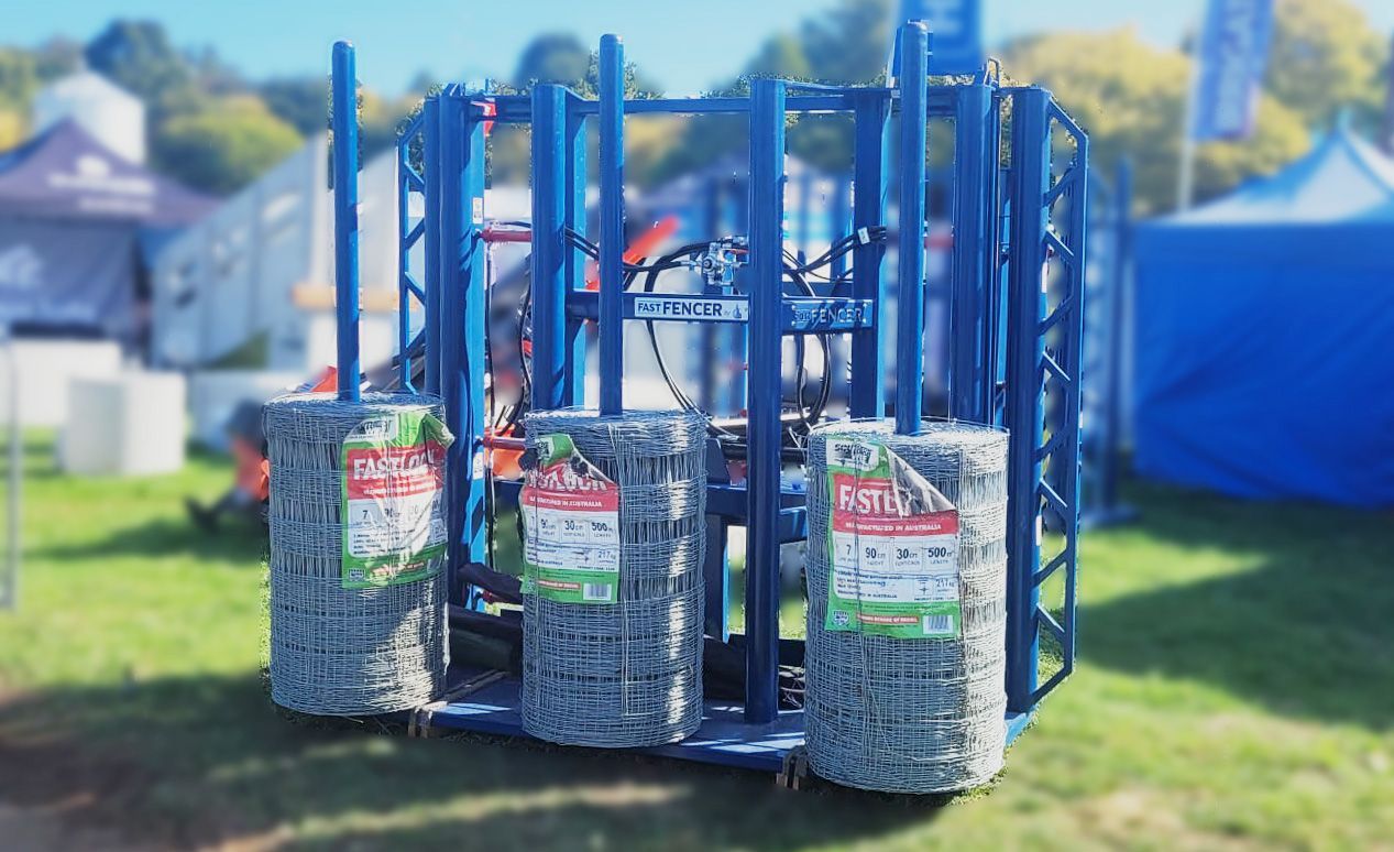 Rural fencing machine, carries 3 rolls of ringlock and fence mesh rolls