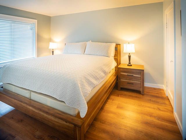 Bedroom with A Bed and Lamps