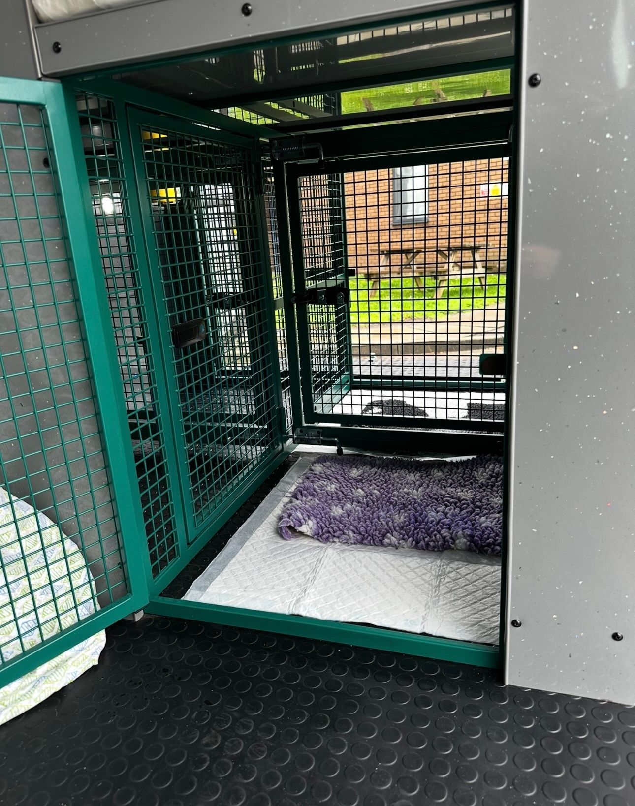 Clean facilities with prestige pet services. 