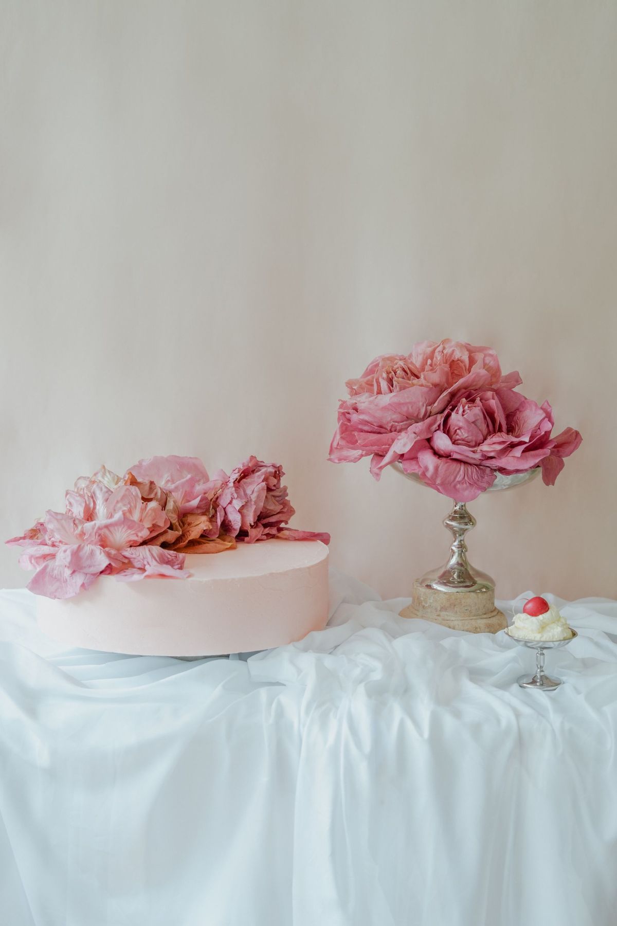 Nuun Cakes London pink cake with a radicchio flower centrepiece, by REGO Creative