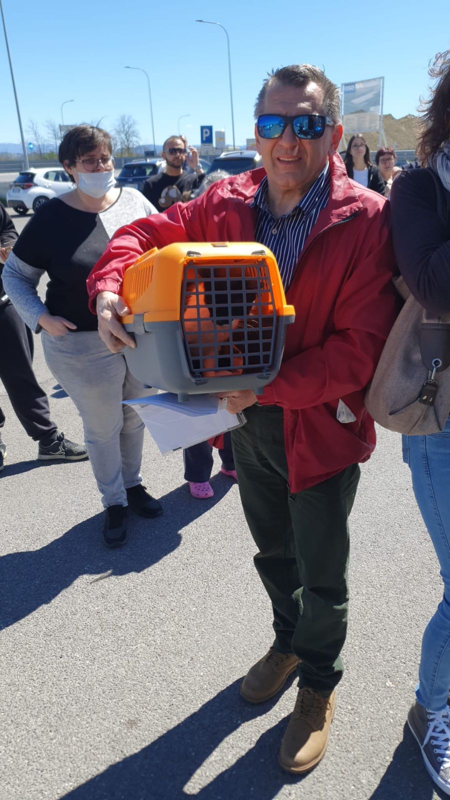 proprietario felice con il proprio cane