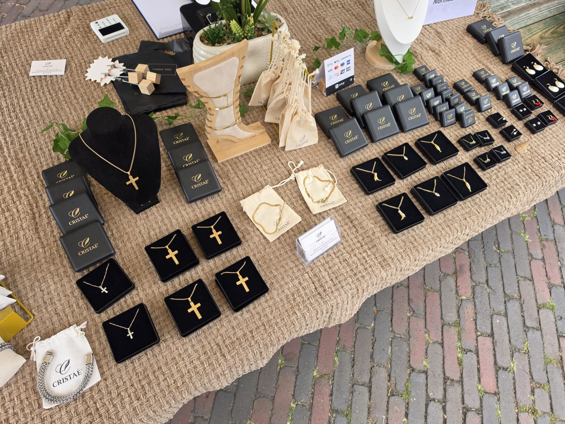 Zwarte sieradendoos met het opschrift