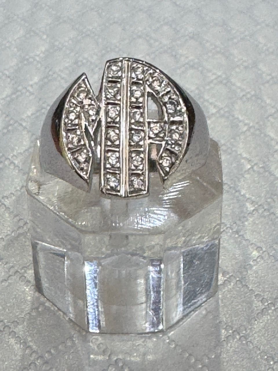 Anillo de plata con iniciales 