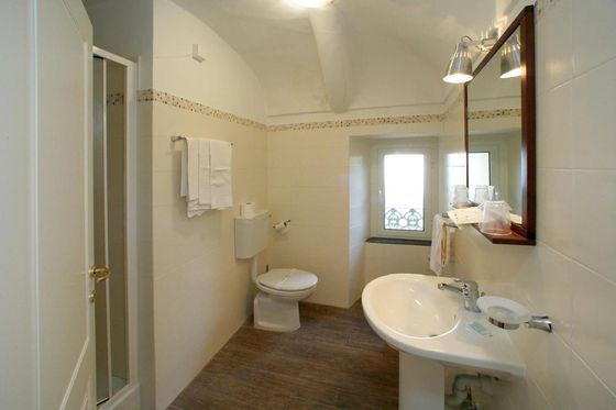 room with en suite bathroom