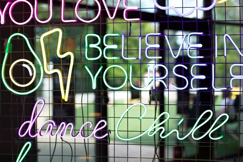 A neon sign