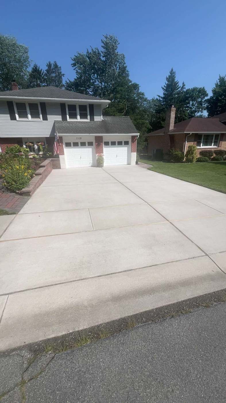 Driveway fully cleaned after pressure washing