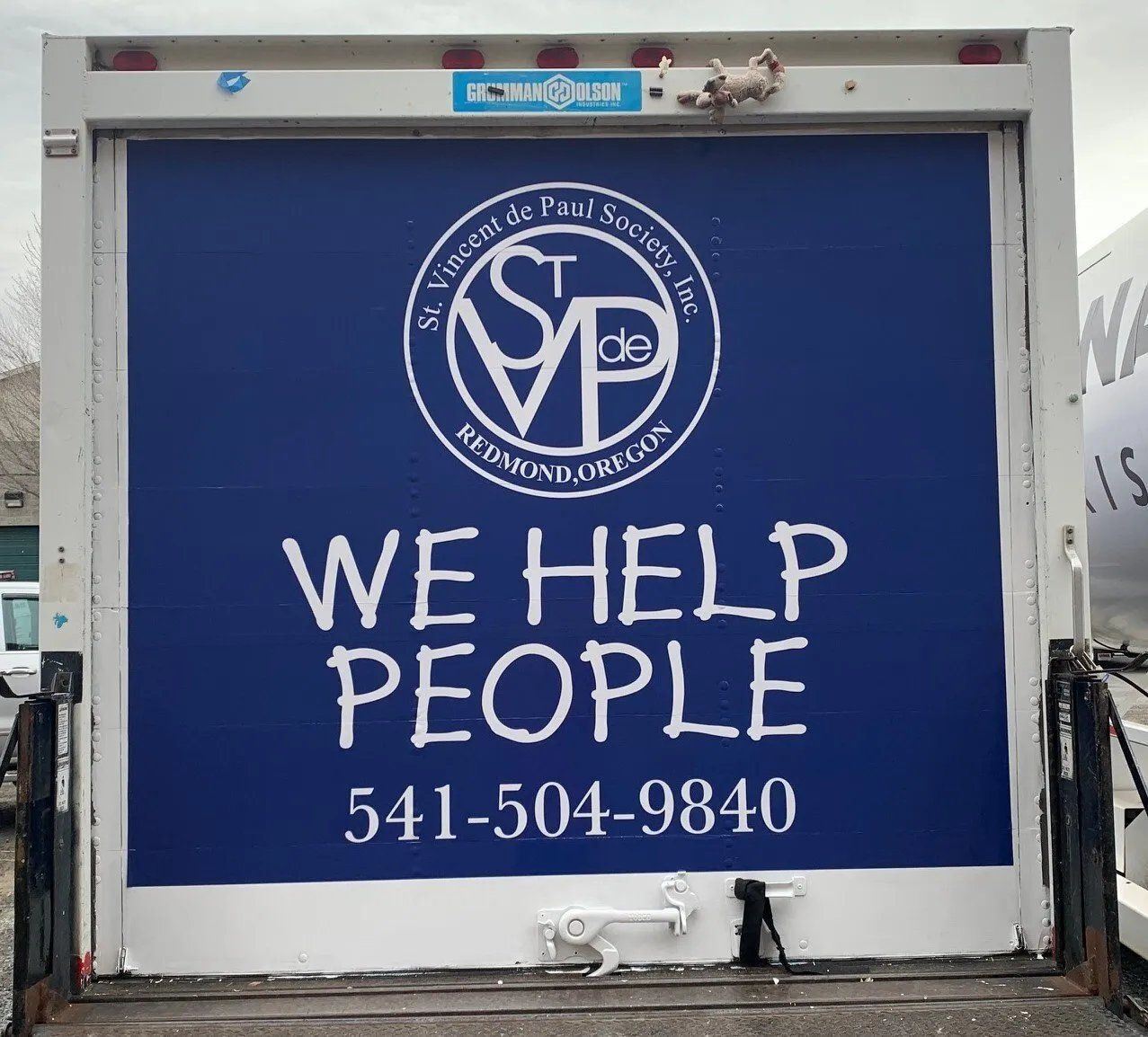 A blue sign that says we help people on it