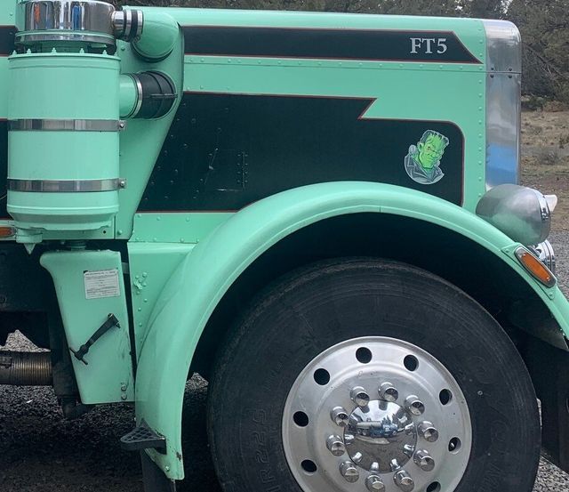 A green truck with the letters ft5 on the side