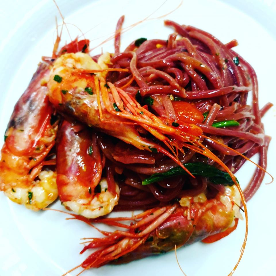 spaghetti rossi con gamberi